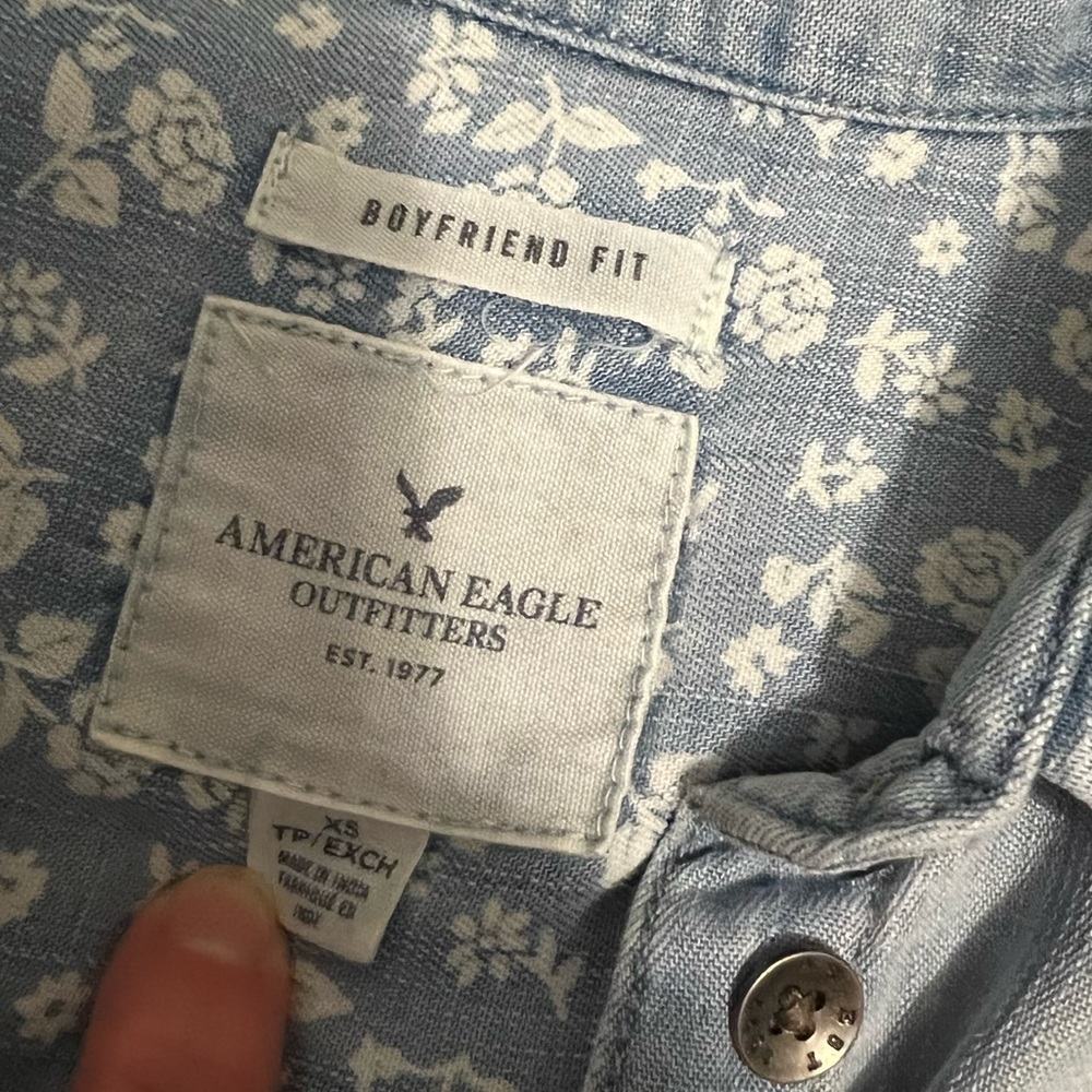 American Eagle Chambray Button Down - image 8